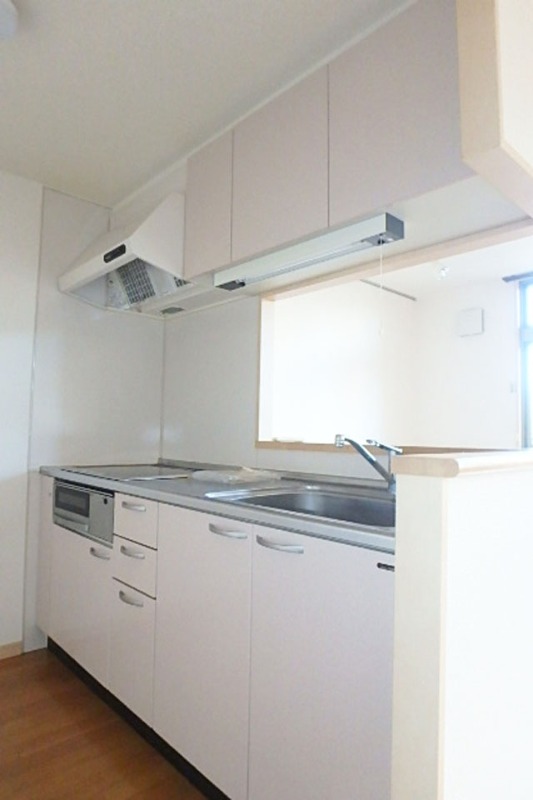 キッチン　３口コンロ付きシステムキッチン！