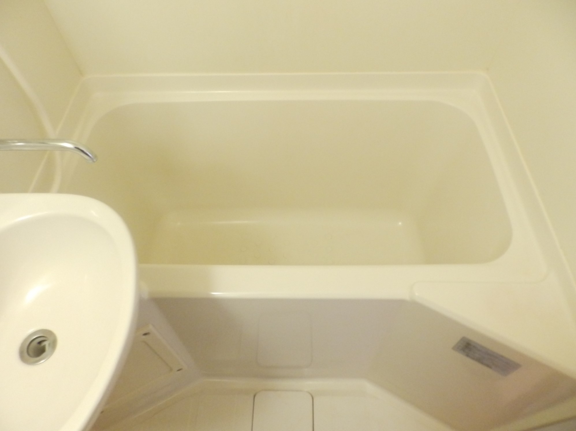 バス・シャワールーム　ユニットバスは我慢下さい