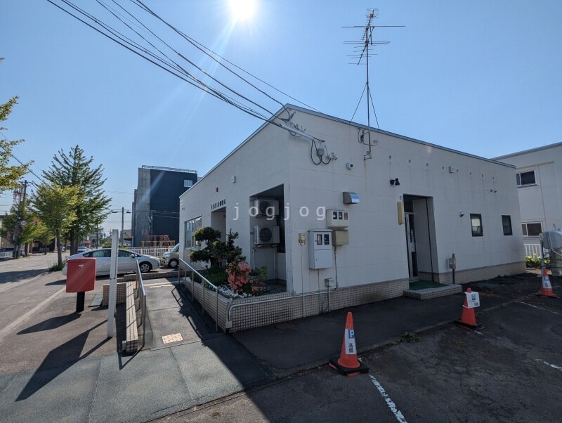 郵便局　岩見沢六条郵便局（郵便局）まで952m