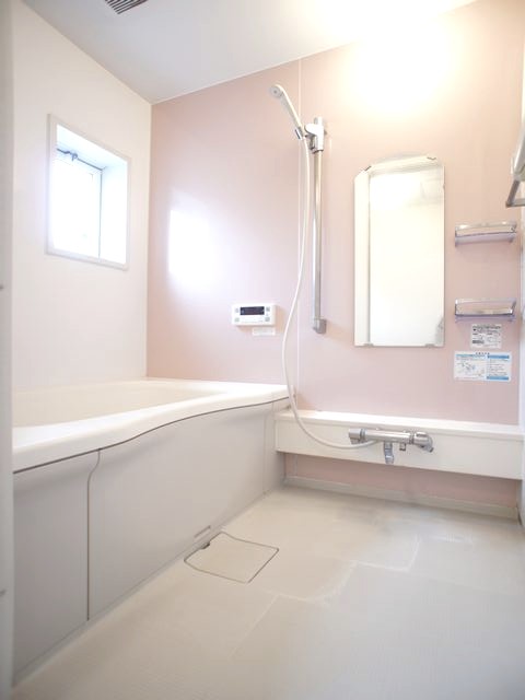 バス・シャワールーム　追い焚き機能付きです♪