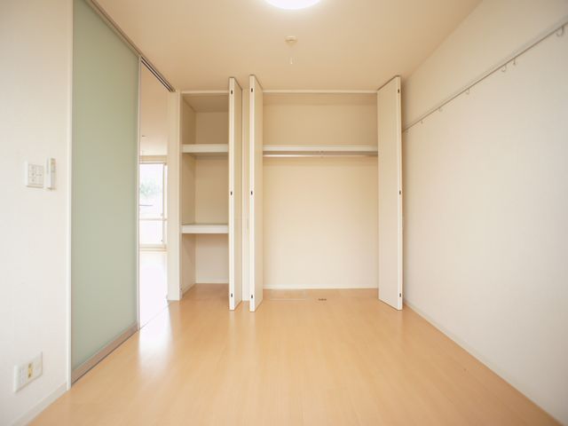 収納　充実収納付きの北側洋間です♪