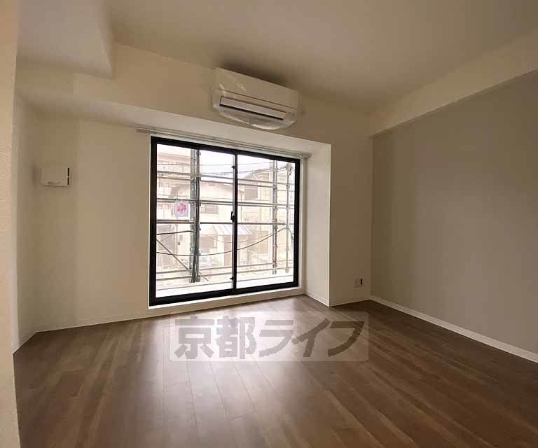 居室・リビング　落ち着いた雰囲気のお部屋です