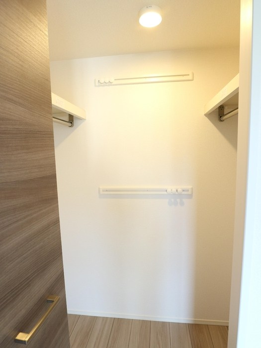 収納　衣類や荷物をすっきり収納できるクローゼット