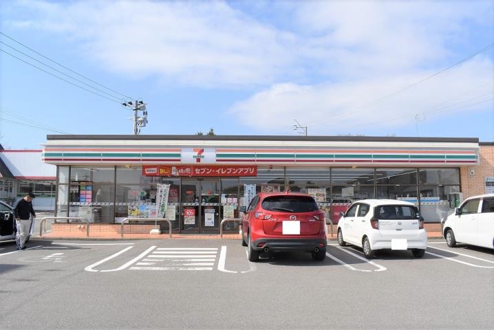 コンビニ　セブンイレブン（コンビニ）まで777m