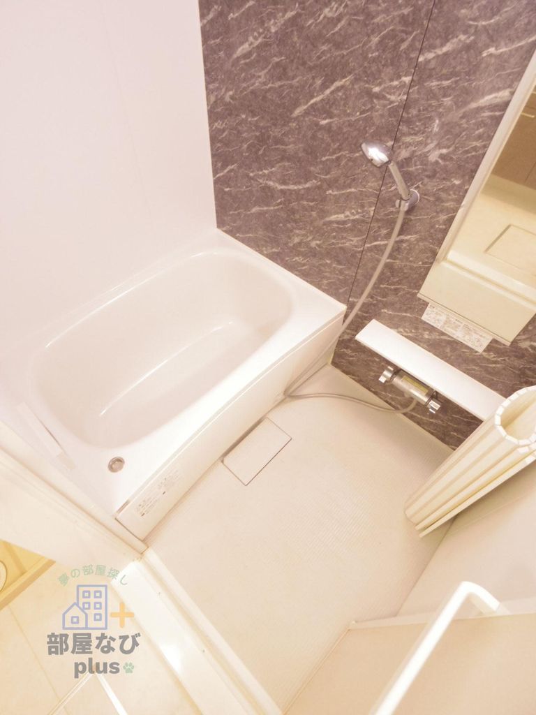 バス・シャワールーム　※他号室写真です