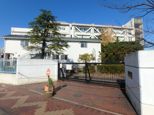 小学校　川崎市立久本小学校（小学校）まで726m