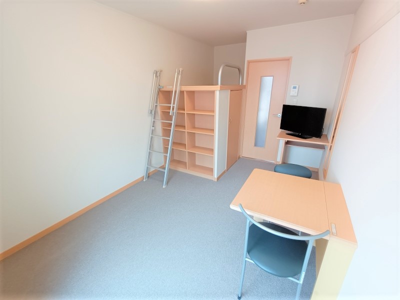 居室・リビング　家電・家具付きのお部屋です。