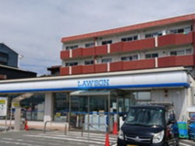 コンビニ　ローソン鎌倉由比ガ浜四丁目店（コンビニ）まで565m