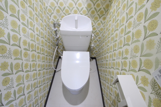 トイレ　※別号室のお写真となります。