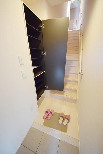 玄関　★シューズボックス付きの玄関です★