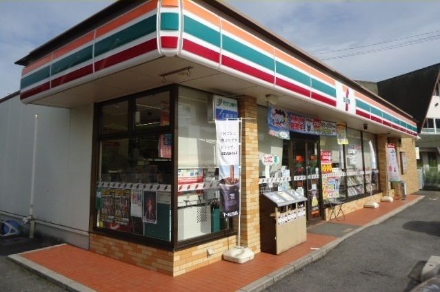 コンビニ　セブンイレブン　江田島町店（コンビニ）まで500m