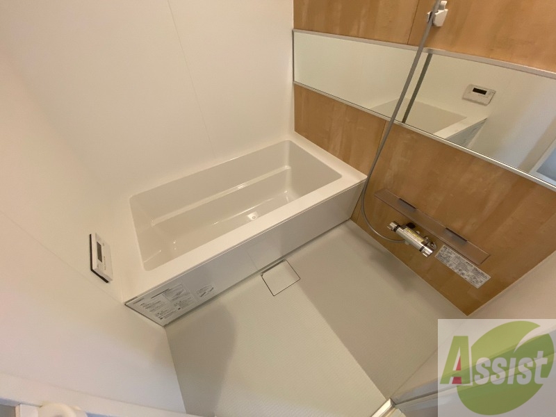 バス・シャワールーム　お風呂になります。一日の疲れを癒してくださいね。