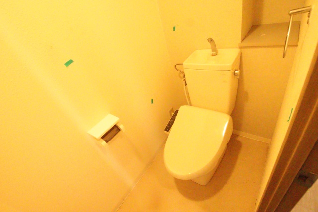 トイレ　※別室の参考写真の為、現況優先です。