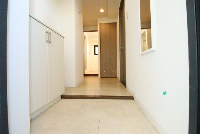 玄関　※別室の参考写真の為、現況優先です。