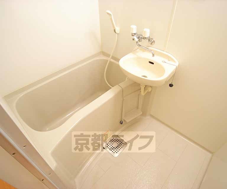 バス・シャワールーム　きれいな浴室です。