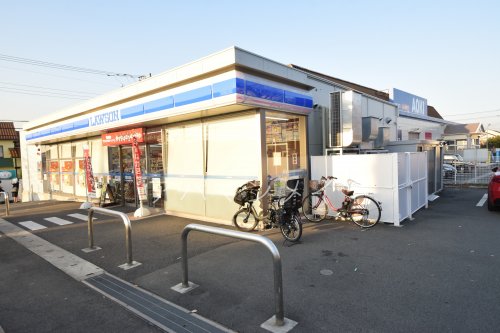 コンビニ　ローソン泉領家三丁目店（コンビニ）まで860m