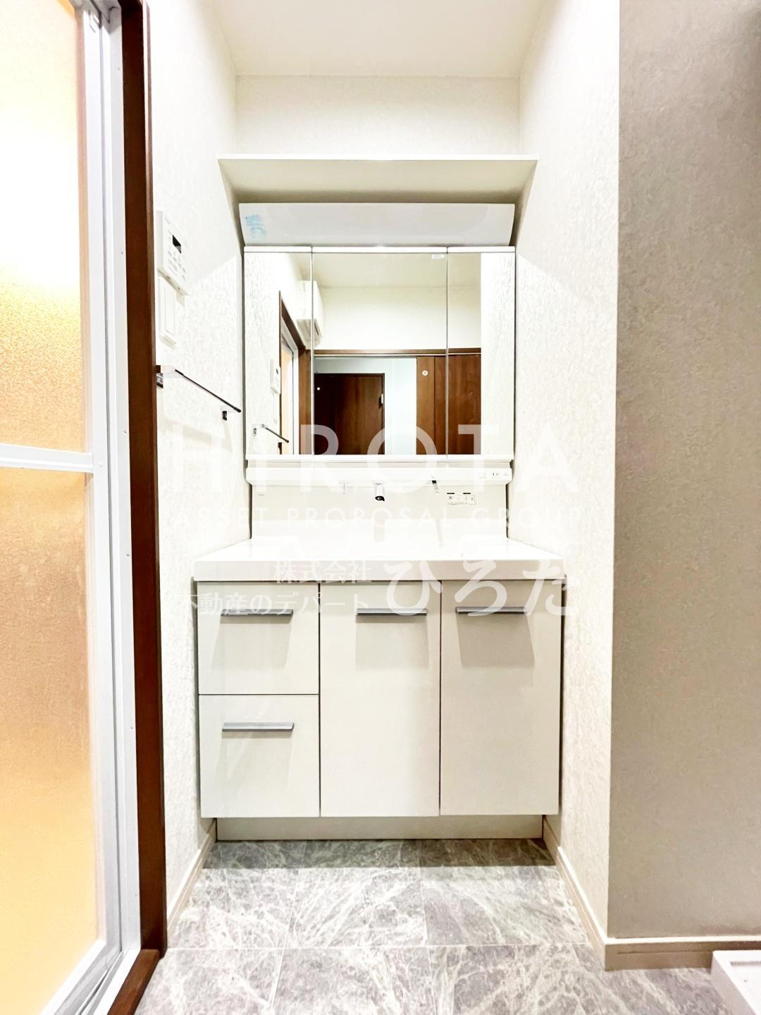 洗面設備　同仕様写真になります