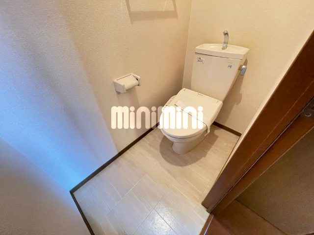 トイレ　温水洗浄便座付きです