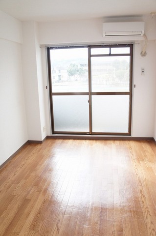 居室・リビング　明るい室内