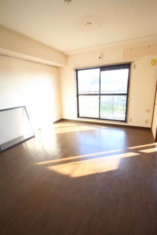 居室・リビング　同タイプの間取りの別号室写真です。現況優先となります。