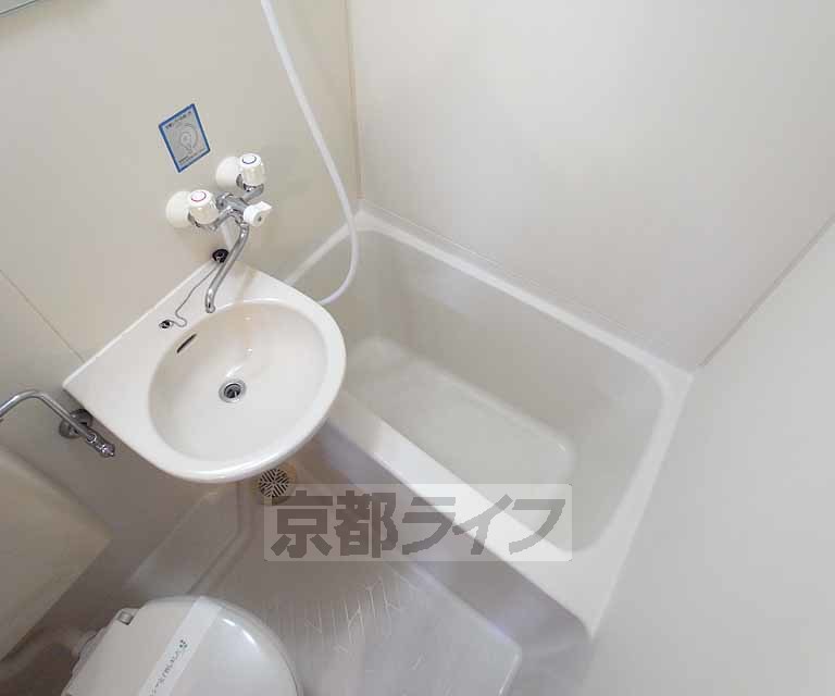 バス・シャワールーム　清潔感のある浴室。