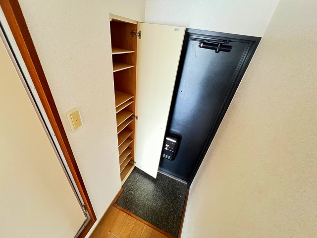 玄関　同物件別号室のものです。