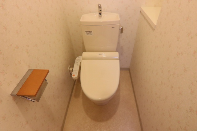 トイレ　※別室の参考写真の為、現況優先です。