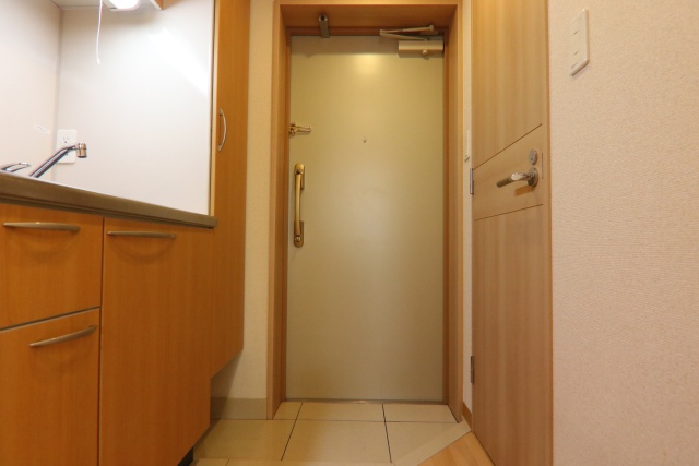 玄関　※別室の参考写真の為、現況優先です。
