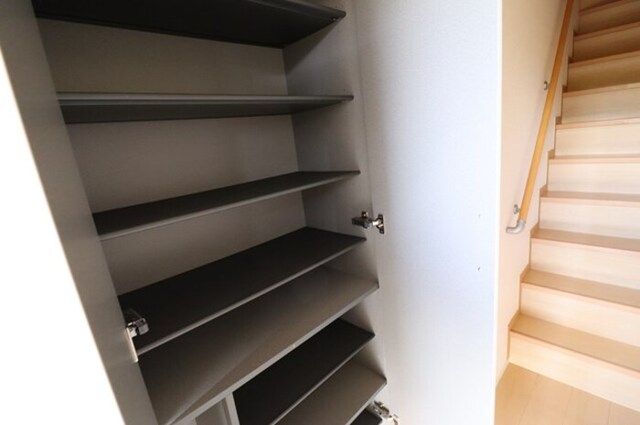 玄関　トールタイプの姿見付シューズボックス