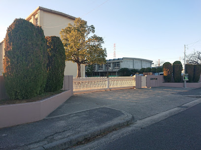 中学校　南条中学校（中学校）まで645m