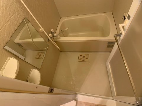 バス・シャワールーム　シンプルで機能的なユニットバスです
