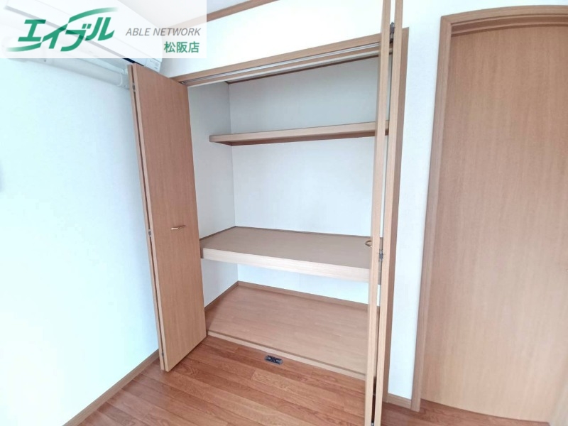 収納　同型参考写真