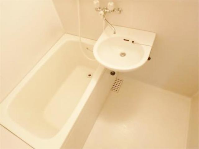 バス・シャワールーム　もちろんバス、トイレ別タイプ