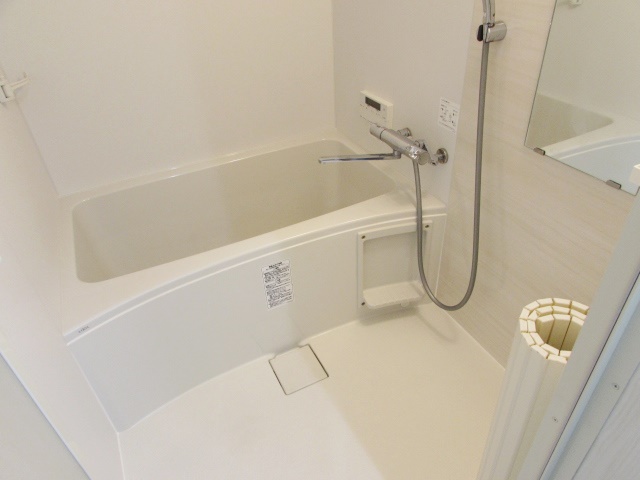 バス・シャワールーム　落ち着いた空間のお風呂です