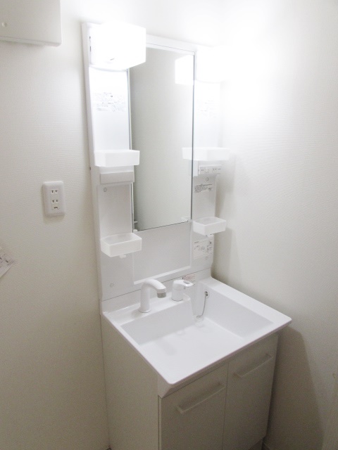 洗面設備　ゆったりとスペースのある洗面所