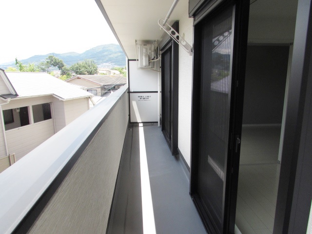 バルコニー　バルコニーからの眺めを楽しみながら食事をしませんか