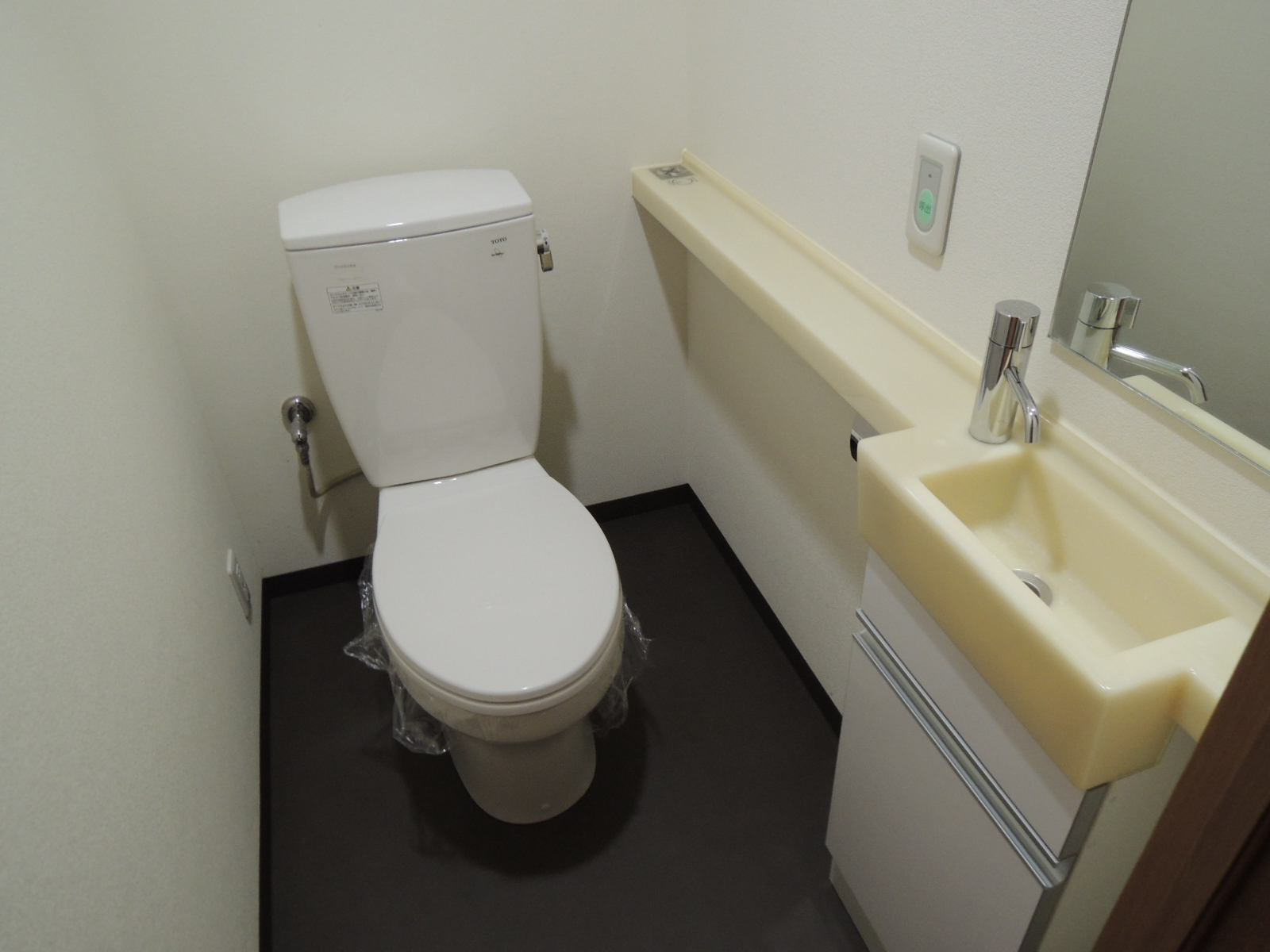 トイレ　ウォシュレット付き