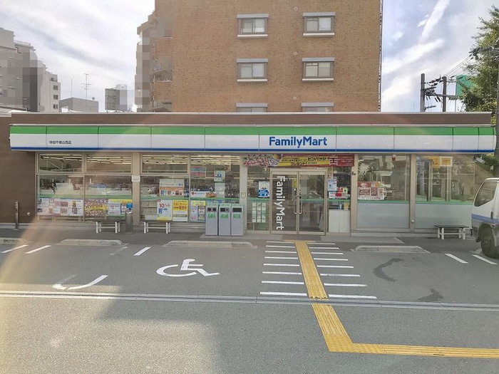 コンビニ　ファミリーマート千里山西店（コンビニ）まで750m