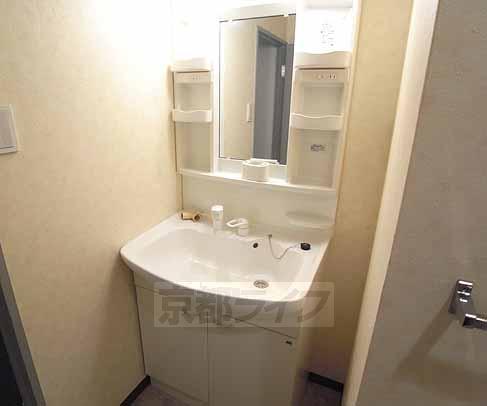 洗面設備　シャンプードレッサー付きです。