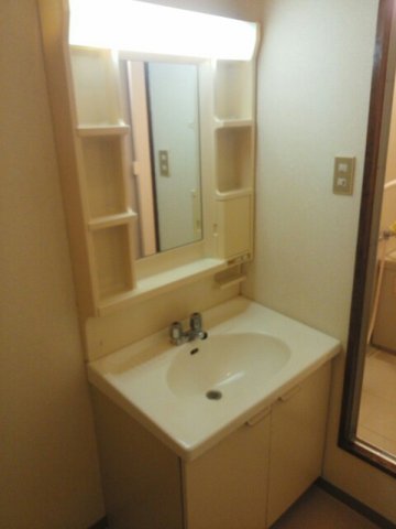 洗面設備　使いやすい洗面所です