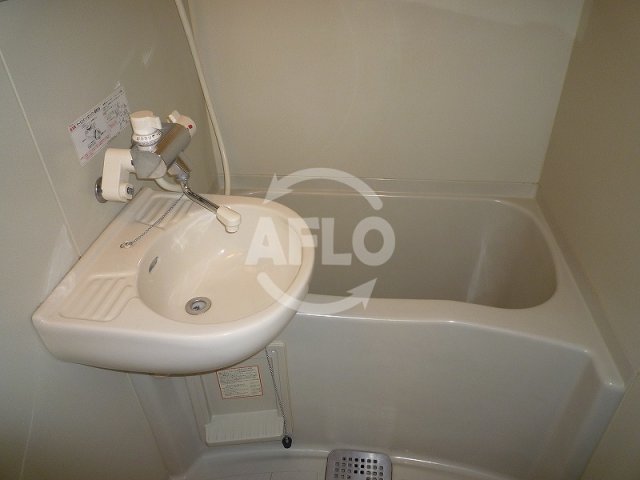 バス・シャワールーム　プレサンス西心斎橋　浴室