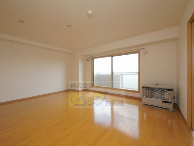 居室・リビング　広々としたリビングです♪