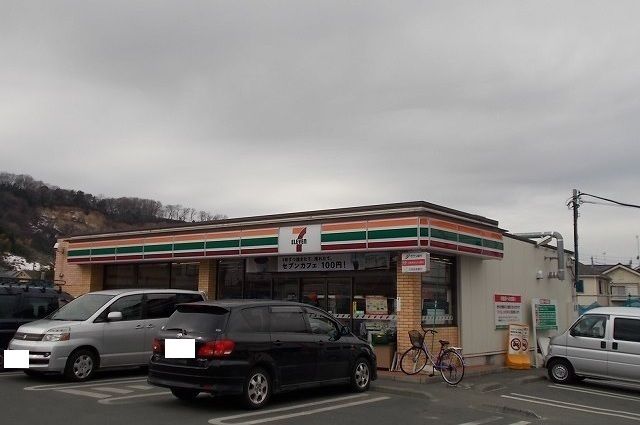 コンビニ　セブンイレブン（コンビニ）まで700m