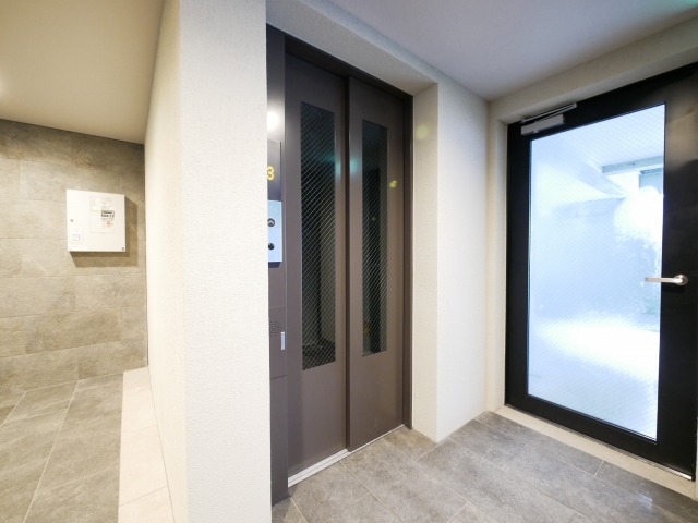 ロビー　エレベーター