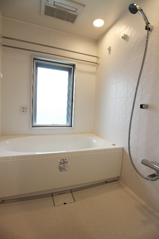 バス・シャワールーム　※同タイプの別部屋写真