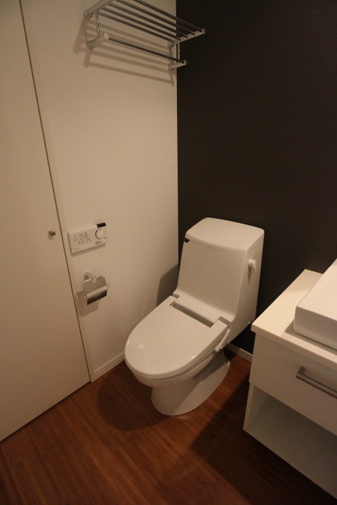 トイレ　※同タイプの別部屋写真