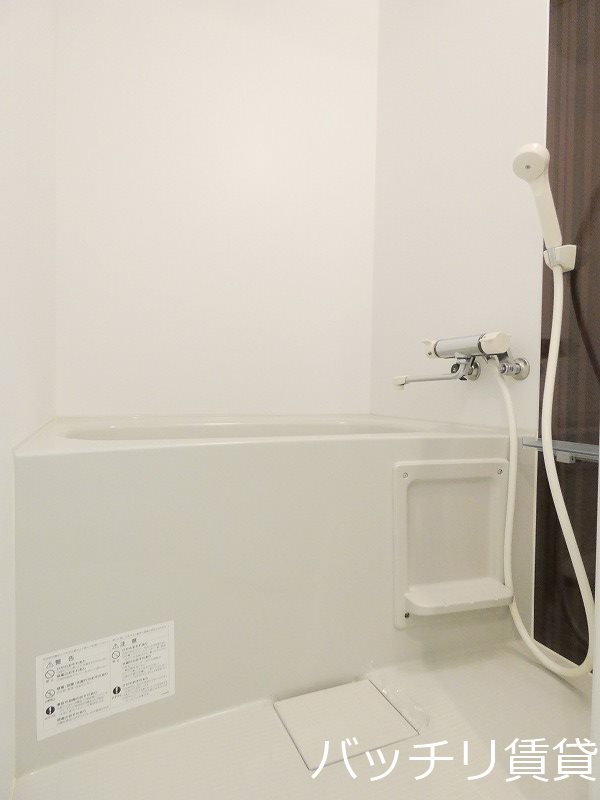 バス・シャワールーム　別号室タイプの為、現状を優先致します。