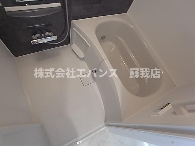 バス・シャワールーム　コンパクトで使いやすいお風呂です