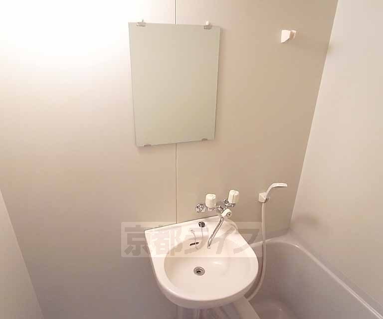 洗面設備　バスの中にあります