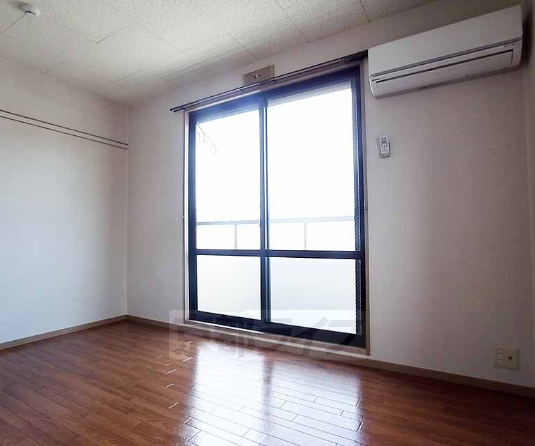 居室・リビング　開放感ある室内です